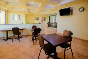 Cypress Inn & Suites Washington by OYO - Image 4