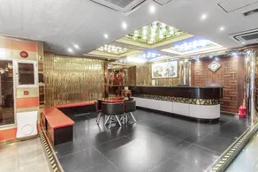 Holiday Hotel - Image 3