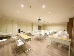 Golden Hotel - Image 3