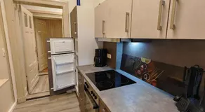 City Apartment I 75qm I Kostenloser Parkplatz I Nähe Staatstheater I WLAN - Image 3