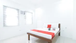 RedDoorz Plus at DBuilders Poblacion BGC - Image 2