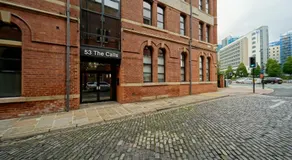 Spacious 2 bedroom city centre apartment - Image 3
