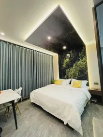 First Encounter: Cinema-Themed Homestay - Image 2