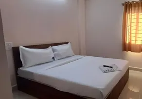 OYO Sri Lakshmi Venkateshwara Delux Lodge - Image 4