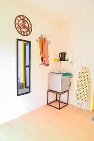 Yellow Cube at Lumut Cube Homestay Kontena - Image 4