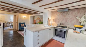 Heron Stays Bath- Boutique Period Properties, 7 Bedrooms, Parking for 4 Cars, Just 3 Miles to Bath Central, Sleeps 15 - Image 3
