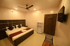 Royal Velvet Hotel & Banquet - Image 2