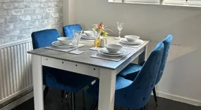 Luxurious 3 Bedroom Contractor House Stevenage by Randz Property Group - Short Lets l Sleeps 6 l Free Parking & Wifi - Image 5