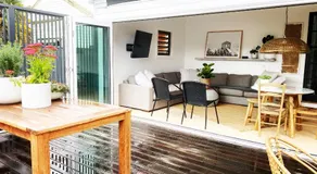 Saint Brides - Superior Boutique Accomodation - STEPS TO PAKINGTON STREET - Image 2