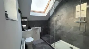 Parkway Court - Two bedroom, two bathroom open plan apartment - Image 2