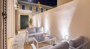 Modern-Vintage Old Town Suites - Image 5