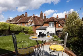 The Lavender Folly - Cosy Accommodation Alresford - Image 4