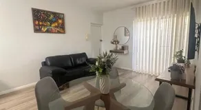 Stylish Home Near Adelaide Showground - Image 3