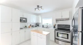 Pretty Little House - Image 3