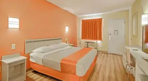 Red Carpet Inn And Suites - Image 3