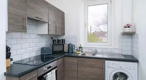 Vacant Nests The Northmuir Wi-Fi Sleeps 6 - Image 3