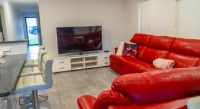 Family home with free parking close to everything - Image 2
