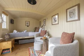 Riverside Shepherd’s Hut with Hot Tub - Image 2