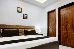 Hotel O Star Inn - Image 2