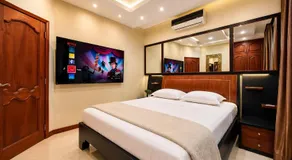 Suite Exclusiva para Viajeros de Negocios - Image 2