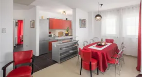 Stunning Home In Crveni Vrh With Wifi - Image 5