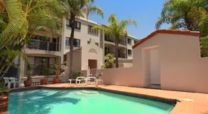 2 bedroom Apt on Parkyn Parade with pool and Air conditioning - Image 2
