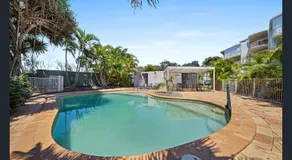 3 Bedroom Beachfront Rooftop Penthouse With Private Sunshine Coast - Image 2