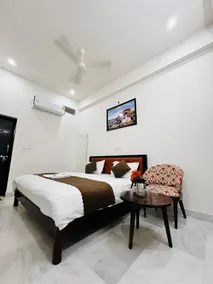 Hotel Madhav Palace - Image 2