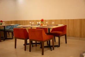 Hotel Naveen Lakeside - Image 4