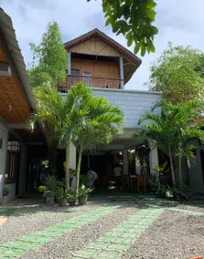 Mischa Hostel and Tours - Image 1