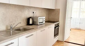 Viaduct View Apartment - Image 3