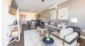 Landing Stunning 2BD Pool Gym - Image 3
