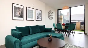 Queens Haven by Prime Stays - Luxury 4 Bedroom Home - All Ensuite & Games Room - Image 4