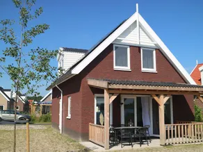 Villa avec piscine et jetée de pêche - Image 5