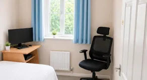 Relaxing room in E16 - minutes from ExCeL-Elizabeth Line - Image 2