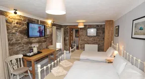 Sea View Guest House - Image 2