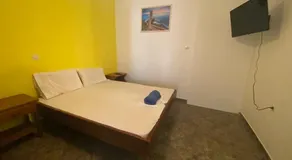 Yellow Beach House - Image 2