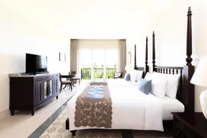 Comfortable 1 BR White Deluxe Room IR114A - Image 2