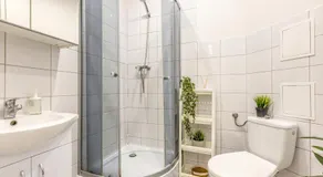 Cozy Central Rooms - Image 5