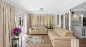 Luxury Waterfront Getaway - Image 2