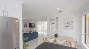 Gorgeous villa 5min walk to beach KING BED - Image 3