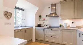 Cedar | Professional Accommodation | Sleeps 4 - Image 5