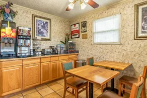Econo Lodge Worthington - Columbus North - Image 2