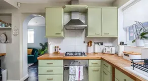 Pass the Keys Stylish Modern 3 bed house with Parking - Image 5