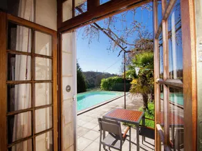 Villa in cima alla collina con piscina - Image 2