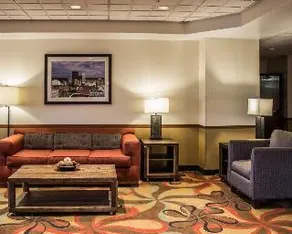 Econo Lodge - Image 5