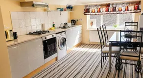 The Loft Retreat Apartment - Image 3