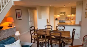 Unique garden flat in converted chapel - Hungerford - Image 2