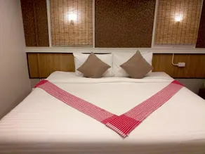 THOUSAND-TEN THOUSAND HOTEL - Image 2