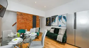 Long Eaton Modern 4bed House - Image 3